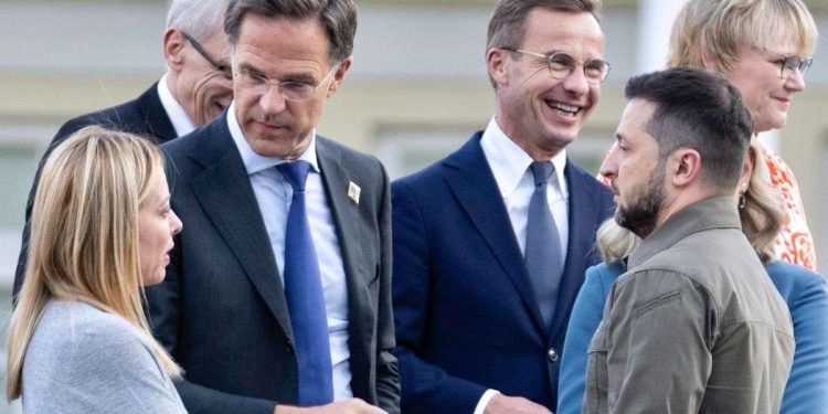 Da sin., tra gli altri, Giorgia Meloni, Mark Rutte, e Volodymyr Zelensky (Ansa)