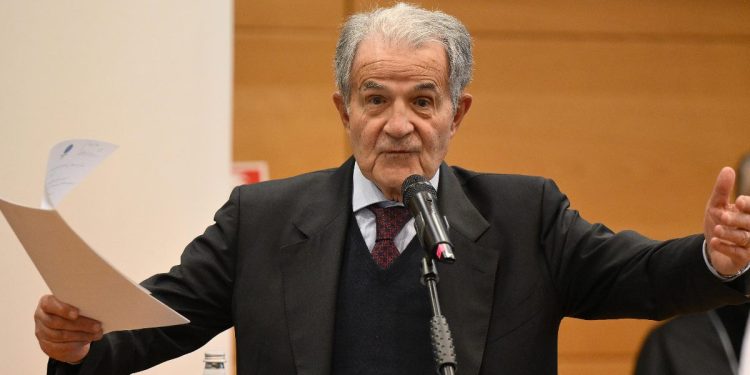 Romano Prodi durante la sua Lectio Magistralis alla cerimonia di inaugurazione dell'Anno Accademico 2023-2024 dell'universita' Roma Tre (Foto 2024: ANSA/ETTORE FERRARI)