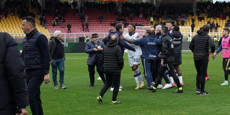 Roberto D'Aversa è stato esonerato dal Lecce (Foto ANSA)