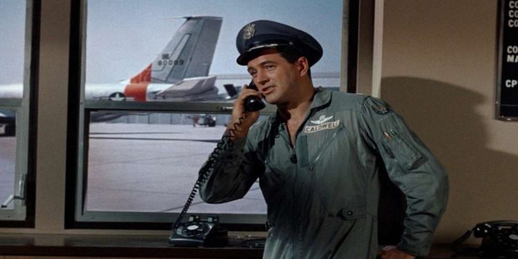 Rock Hudson in una scena del film su Rete 4 (Foto Web)