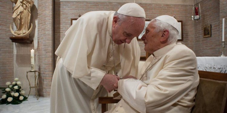 Papa Francesco con Ratzinger