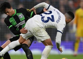 Probabili formazioni Brighton Roma: stagione finita per Mitoma (Foto ANSA)