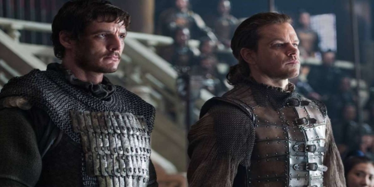 Pedro Pascal e Matt Damon in una scena del film su Italia 1 (Foto Web)