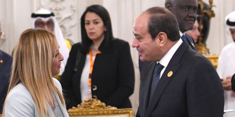 Giorgia Meloni con il presidente dell'Egitto Al Sisi (Ansa)