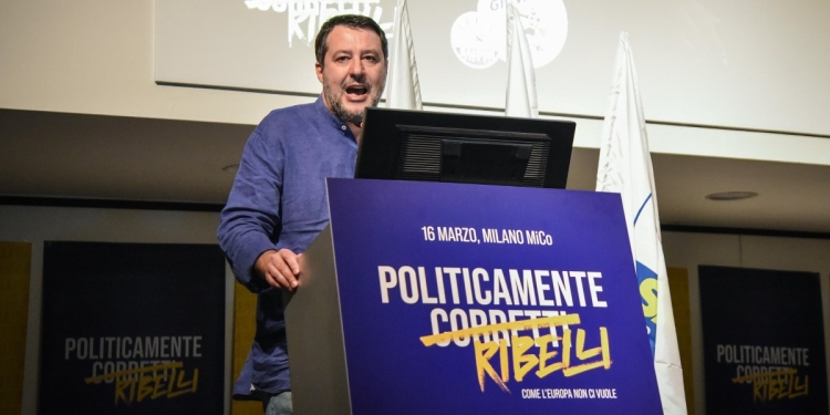 Salvini coi giovani della Lega