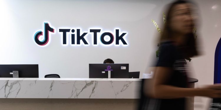 Gli uffici di TikTok a Singapore (Ansa)