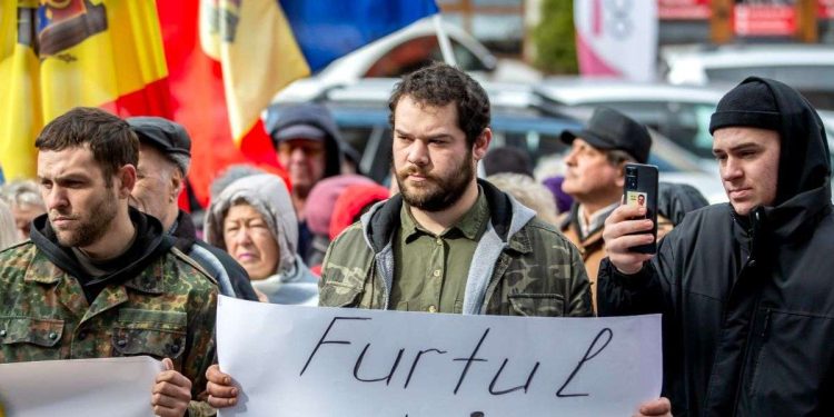 Il Blocco di comunisti e socialisti (BCS) manifesta in Moldavia (Ansa)