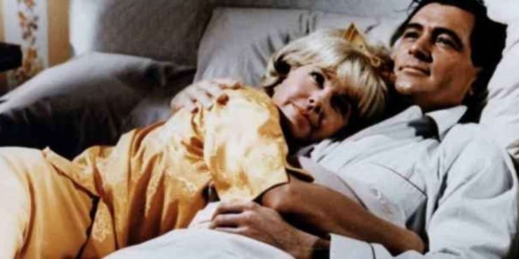 Doris Day e Rock Hudson in una scena del film nel pomeriggio di Rete 4 (Foto Web)