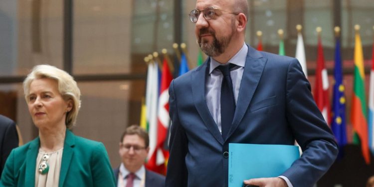 Ursula von der Leyen, presidente della Commissione, e Charles Michel, presidente del Consiglio UE (Ansa)