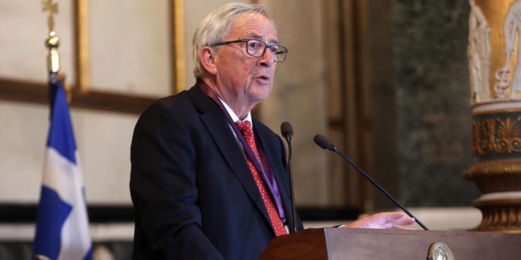 Jean-Claude Juncker, ex presidente Commissione europea (Foto 2022 EPA/ORESTIS PANAGIOTOU)