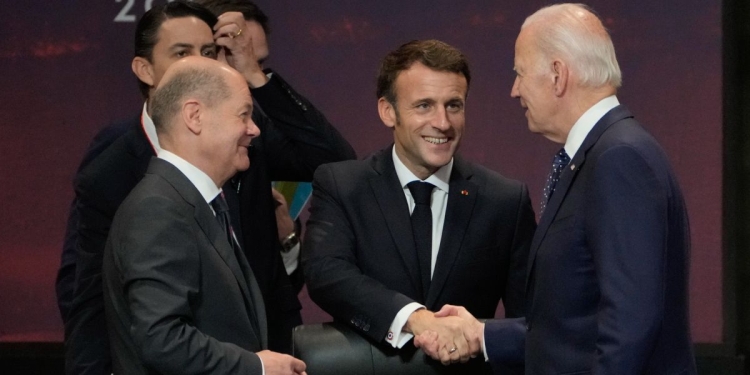 Olaf Scholz, Emmanuel Macron e Joe Biden (Ansa)