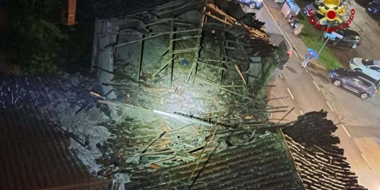 Edificio crollato a Vicenza, foto dei Vigili del fuoco