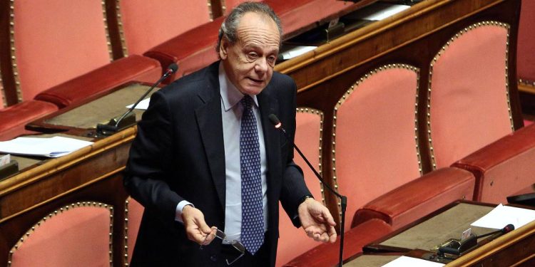 Francesco Nitto Palma durante la discussione sul testamento biologico nell'Aula del Senato (Foto 2017 ANSA/VINCENZO TERSIGNI)