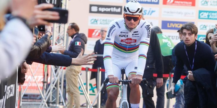 Mathieu Van Der Poel (NED) del team Alpecin - Deceuninck prima della partenza della 115ª edizione della Milano - Sanremo (Foto 2024 ROBERTO BETTINI / ANSA)