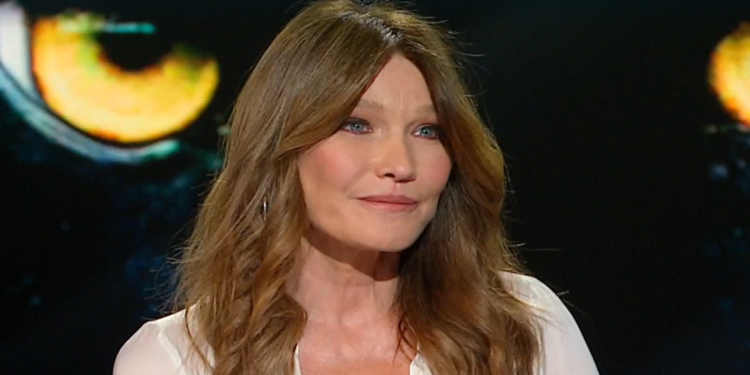 Carla Bruni a Belve 2024 (screen da TV)