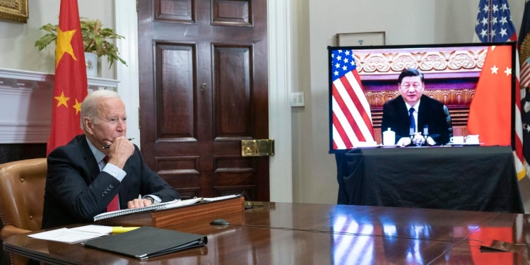 Joe Biden e Xi Jinping durante summit virtuale (Foto 2021 Ansa EPA/SARAH SILBIGER / POOL)