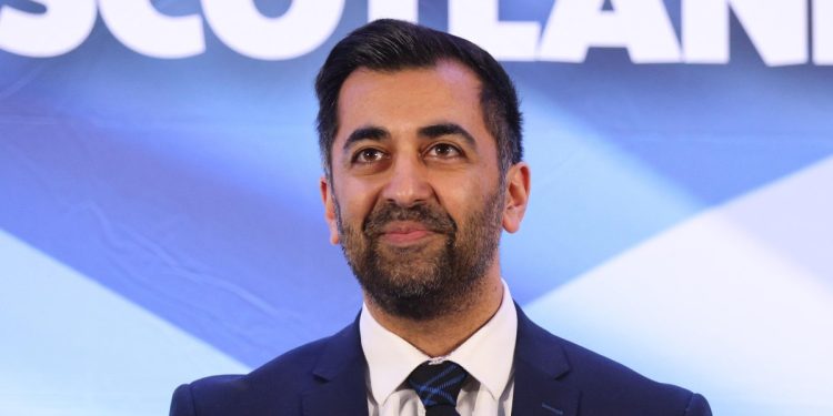 Il Premier scozzese Humza Yousaf (Ansa)