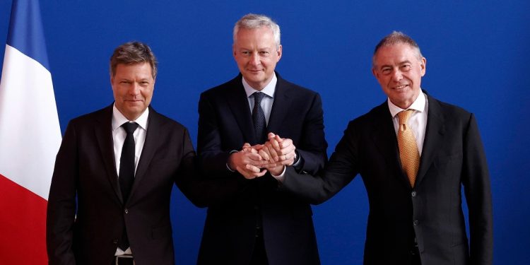 Robert Habeck, Bruno Le Maire e Adolfo Urso (Ansa)