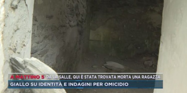 Ragazza trovata morta in una chiesa diroccata ad Aosta (screen da Mattino 5)