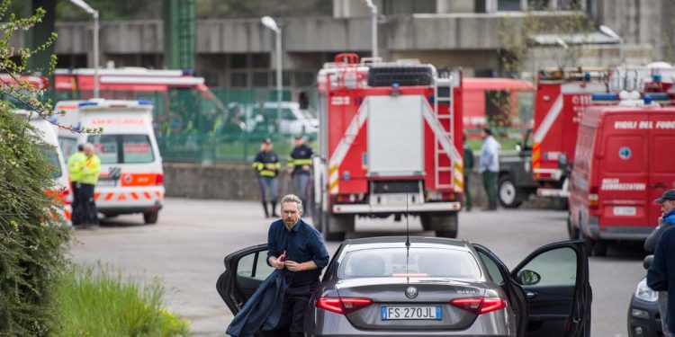 Soccorsi e autorità
a Suviana (Bologna), dopo l'incidente (Ansa)