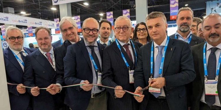 L'inaugurazione dello stand "CruiseItaly" al Seatrade Cruise Global di Miami