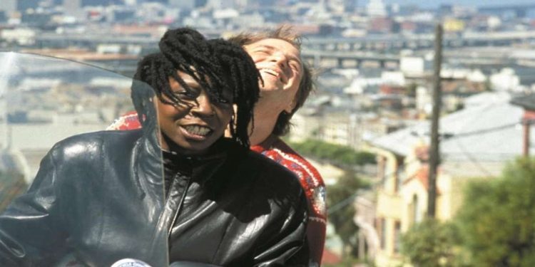 Whoopi Goldberg in una scena del film nel pomeriggio di Rete 4 (Foto Web)