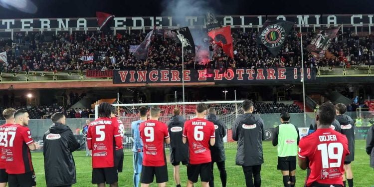 Foggia squadra sotto la curva