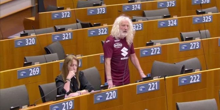 Mick Wallace, screen da Youtube