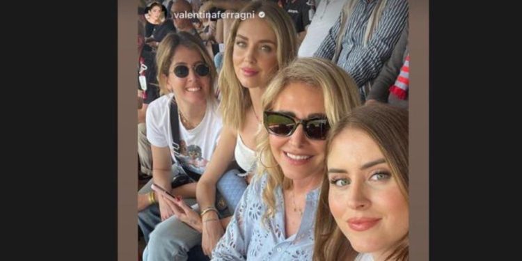 Chiara Ferragni allo stadio di Cremona con le sorelle e la mamma