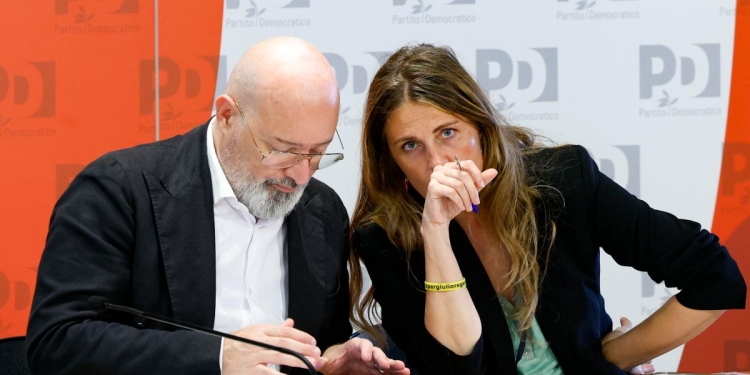 Stefano Bonaccini con Chiara Gribaudo (Ansa)