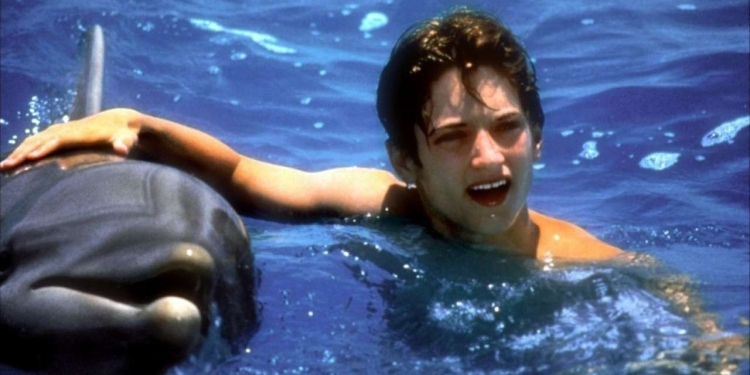 Flipper, una scena del film con Elijah Wood