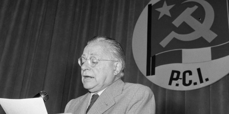 In questa foto d'archivio, Palmiro Togliatti ad un congresso del Partito comunista negli anni Cinquanta. ANSA