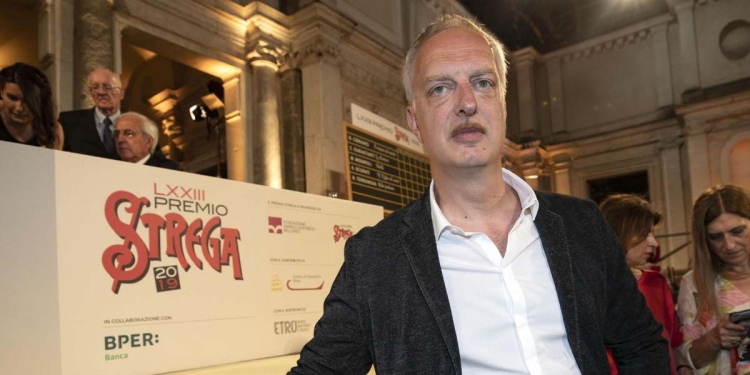 Antonio Scurati nel 2019, quando vinse il Premio Strega con "M. Il figlio del secolo" (Ansa)