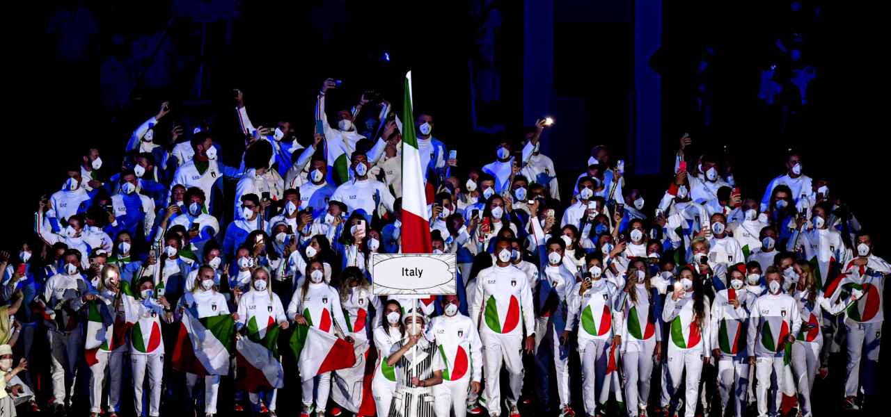 PORTABANDIERA ITALIA SONO GIANMARCO TAMBERI E ARIANNA ERRIGO/ Olimpiadi ...