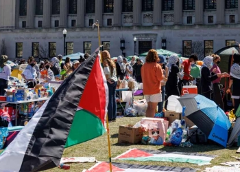 Studenti pro-Palestina in protesta alla Columbia University di New York (Ansa)