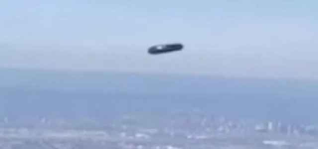 Ufo avvistato su New York? Video sospetto dal finestrino dell'aereo ...