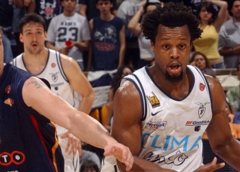 Ruben Douglas con la maglia della Fortitudo Bologna (Foto 2005 ANSA/Lega Basket)