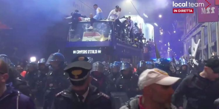 il bus dell'Inter per la festa dello scudetto