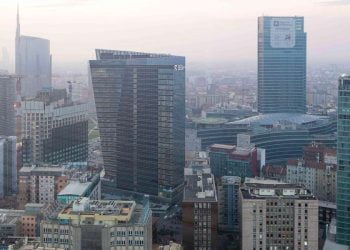 Milano vista dal Grattacielo Pirelli (Ansa)