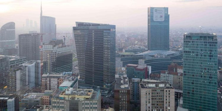 Milano vista dal Grattacielo Pirelli (Ansa)