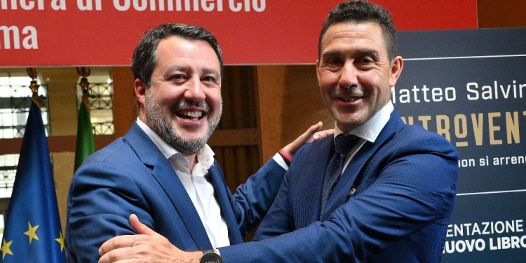 Salvini con Vannacci