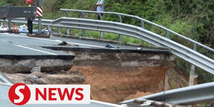 Le immagini dell'autostrada crollata in Cina (screen Youtube)