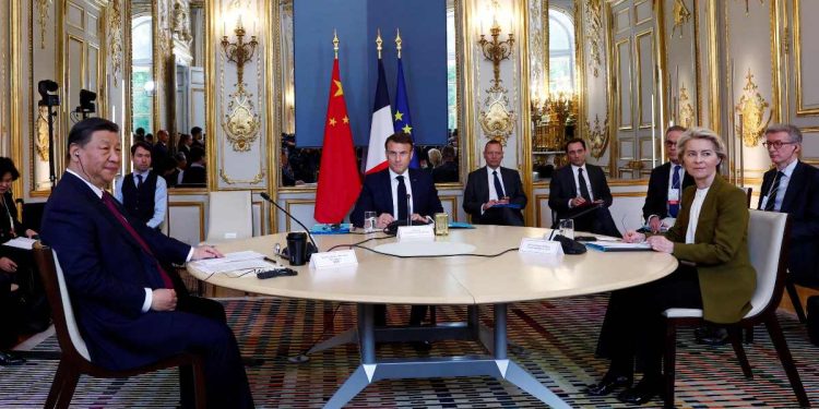 Xi con Macron e Von der Leyen a Parigi