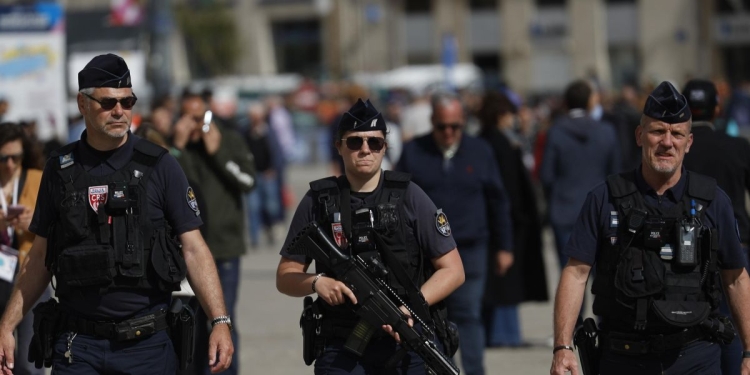 Polizia in Francia (Ansa)