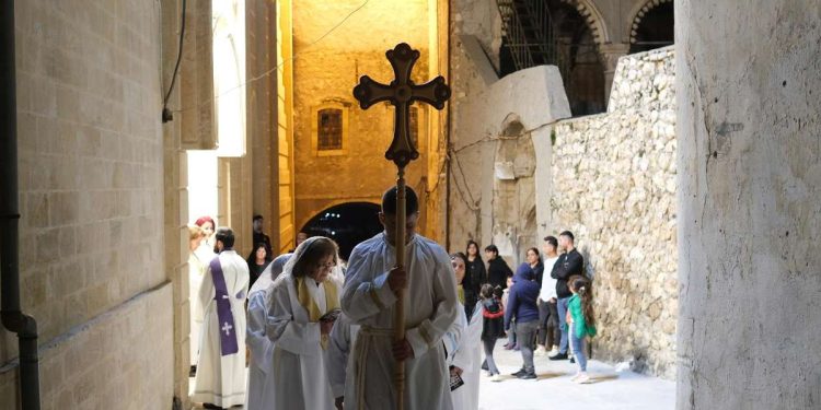 Via Crucis di cristiani cattolici caldei ad Alqosh, Iraq (Ansa)