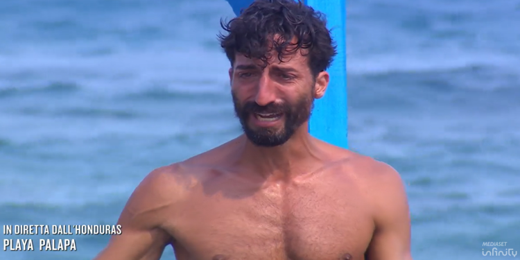 Samuel Peron piange per mamma Gianna Isola dei famosi 2024 (screen da TV)