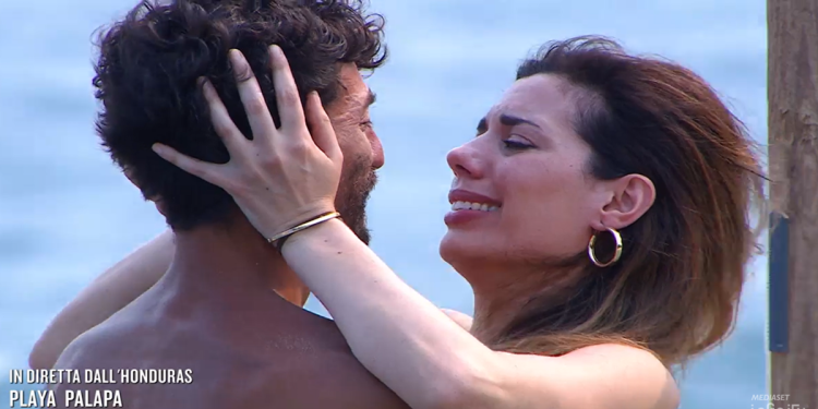 Tania Bambaci compagna Samuel Peron Isola dei Famosi 2024 (screen da tv)