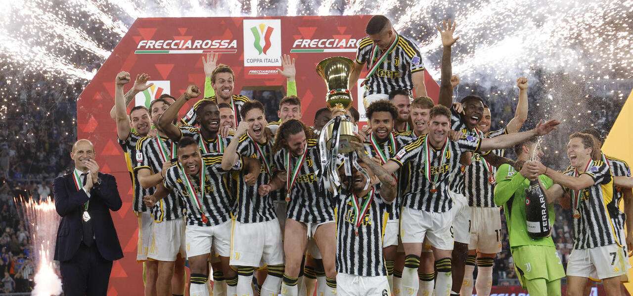 La Juventus festeggia la Coppa Italia (Foto ANSA)