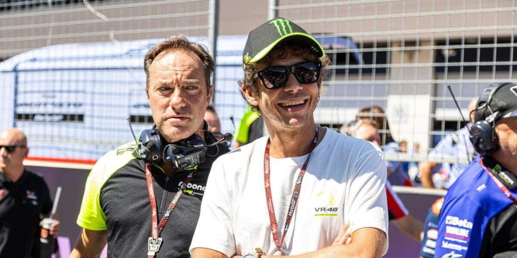 Valentino Rossi nel paddock di MotoGp (Foto ANSA)