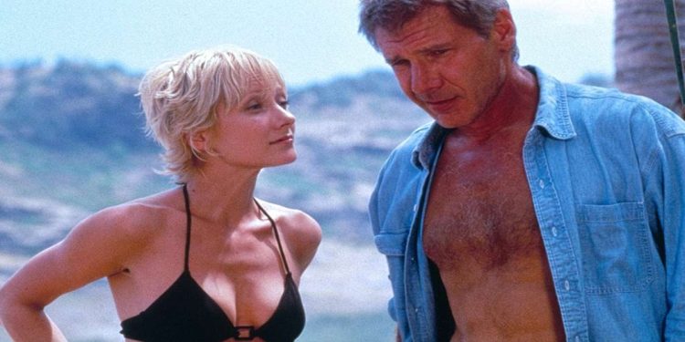 Anne Heche e Harrison Ford in una scenda del film in prima serata su Rete 4 (Foto Web)